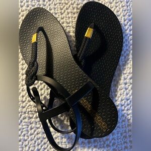 Grendene Black Braided Beach Strap Sandals Summer Thongs EUC size 7